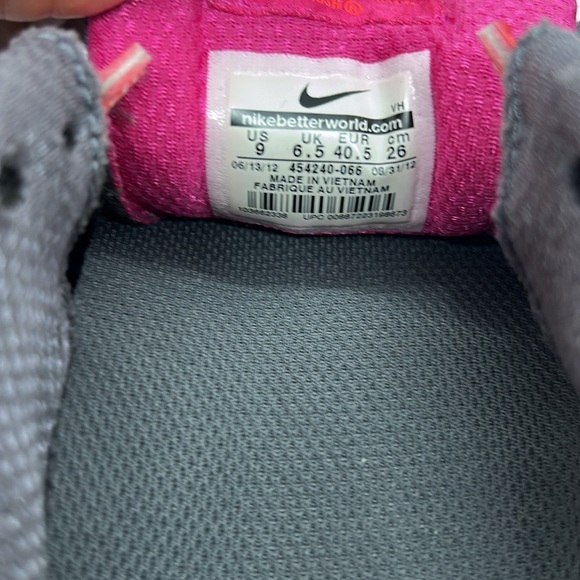 Nike Women's Gray and Hot Pink dual fusion ST2 Athletic Shoes - Picture 14 of 16